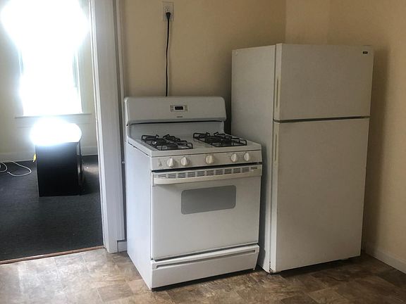 4th image of 488 Warburton Ave