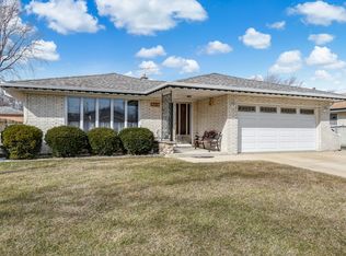 9304 S 69th Ct, Oak Lawn, IL 60453