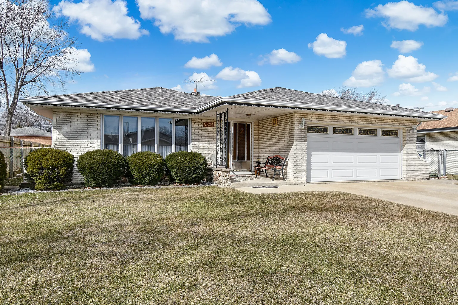 9304 S 69th Ct photo 1