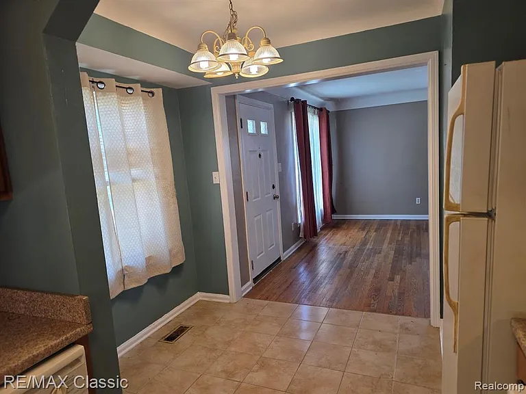 3366 Ellwood Ave — Photo 6