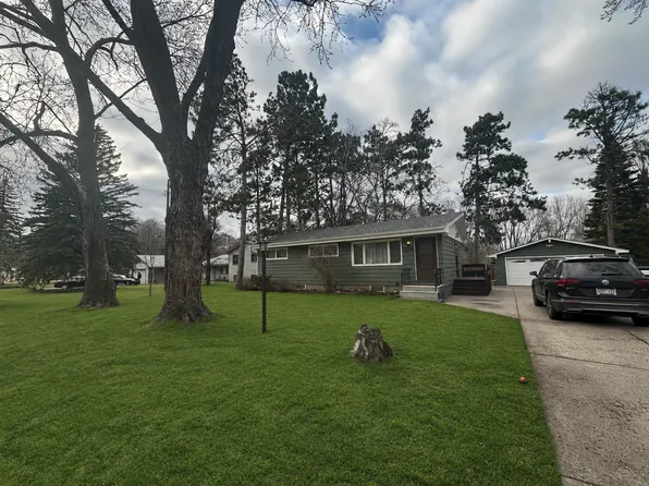 2451 Sherwood Rd, Mounds View, MN 55112