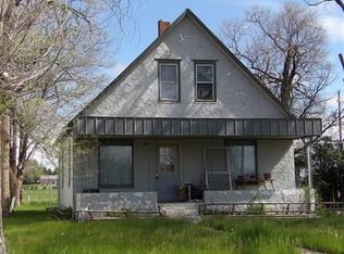 524 E 3rd St, Gordon, NE 69343