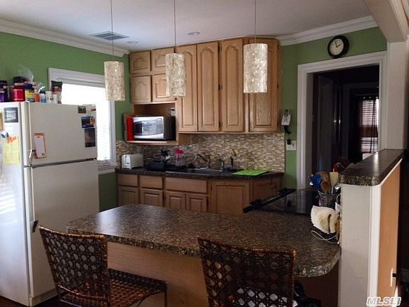 2nd image of 9 Farm Ln