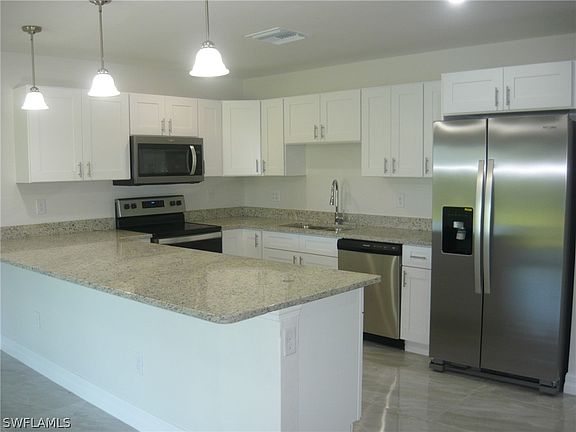 2nd image of 941-943 Jaguar Blvd