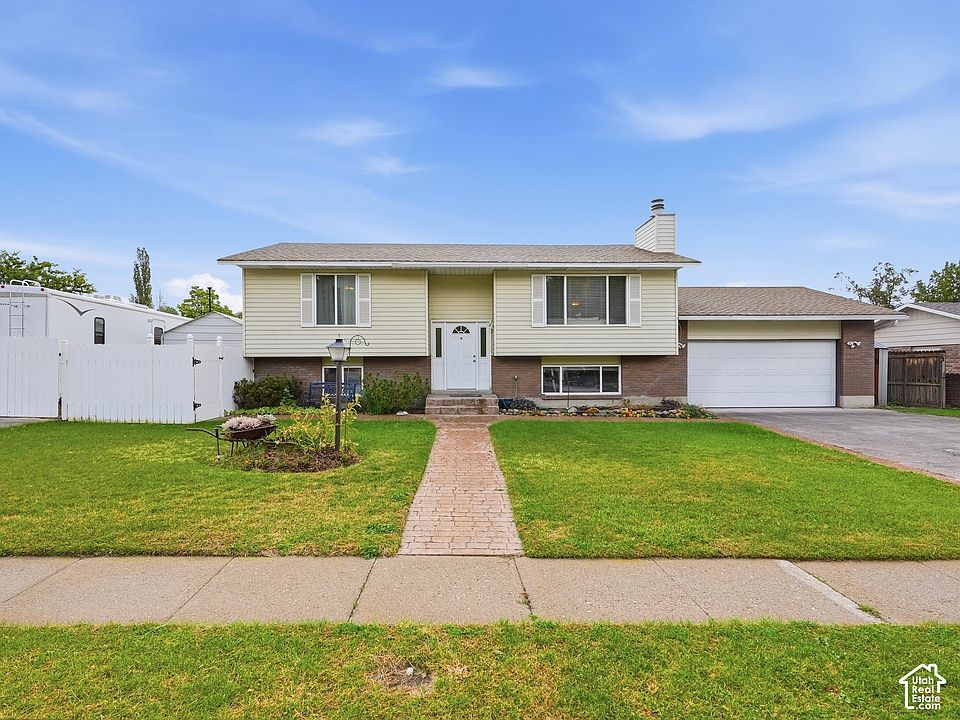 1st image of 2496 E Woodthrush Dr