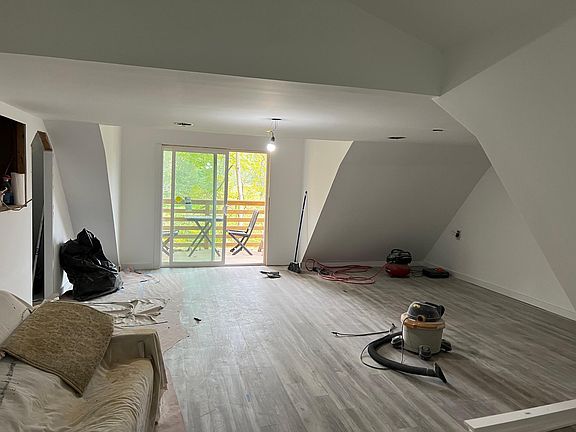Second floor loft space.