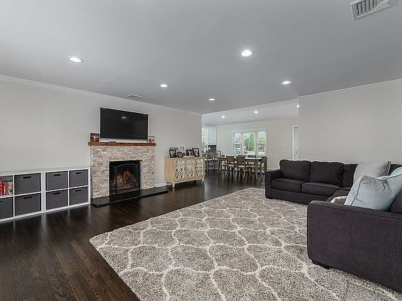3rd image of 37 Beverly Pl