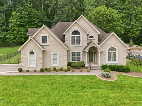 9713 Secretariat Dr, Louisville, KY 40214