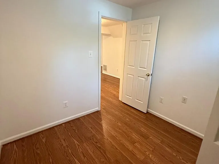1554 Beverly Ct — Photo 46