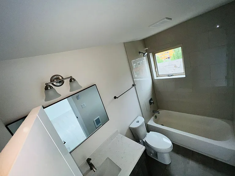 South Lane Apartments — Photo 16