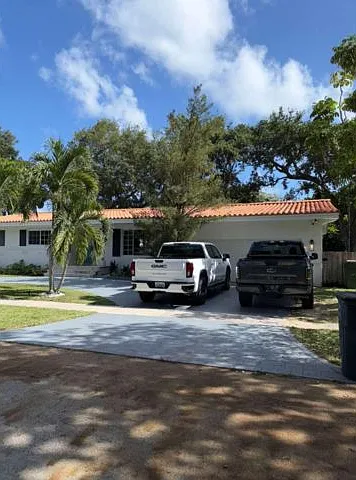 3 bed, 2.0 bath, 2076 sqft, $5,500 — Photo 3
