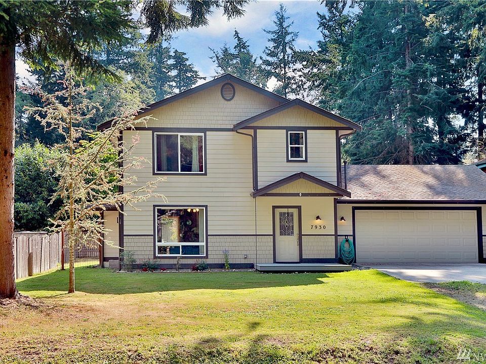 Welcome to this lovely 2-story home in Scatchet Head.  Exterior is hardi-plank siding.