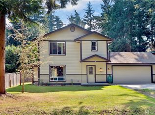 7930 Mortland Dr, Clinton, WA 98236