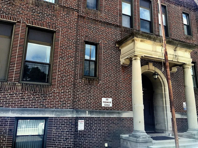 233 Ridgewood Ave — Photo 2