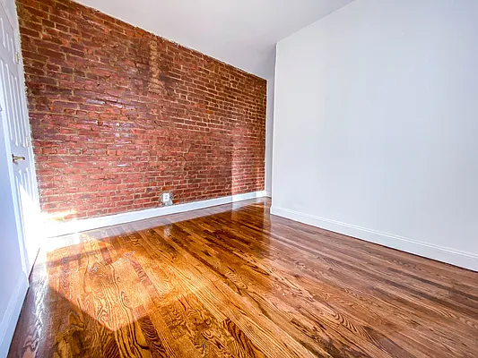 Rented by Voro New York | media 83