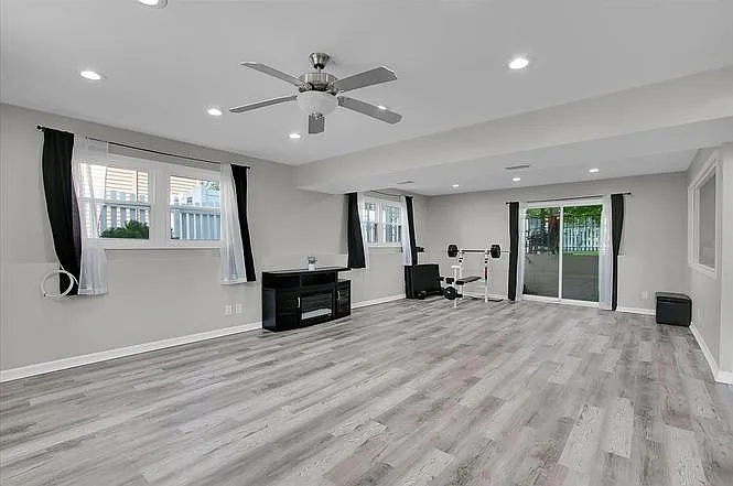 2080 Maplewood Cir — Photo 13