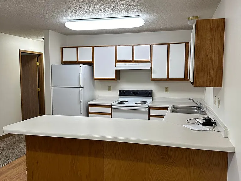 Dakota E & W Apartments — Photo 66
