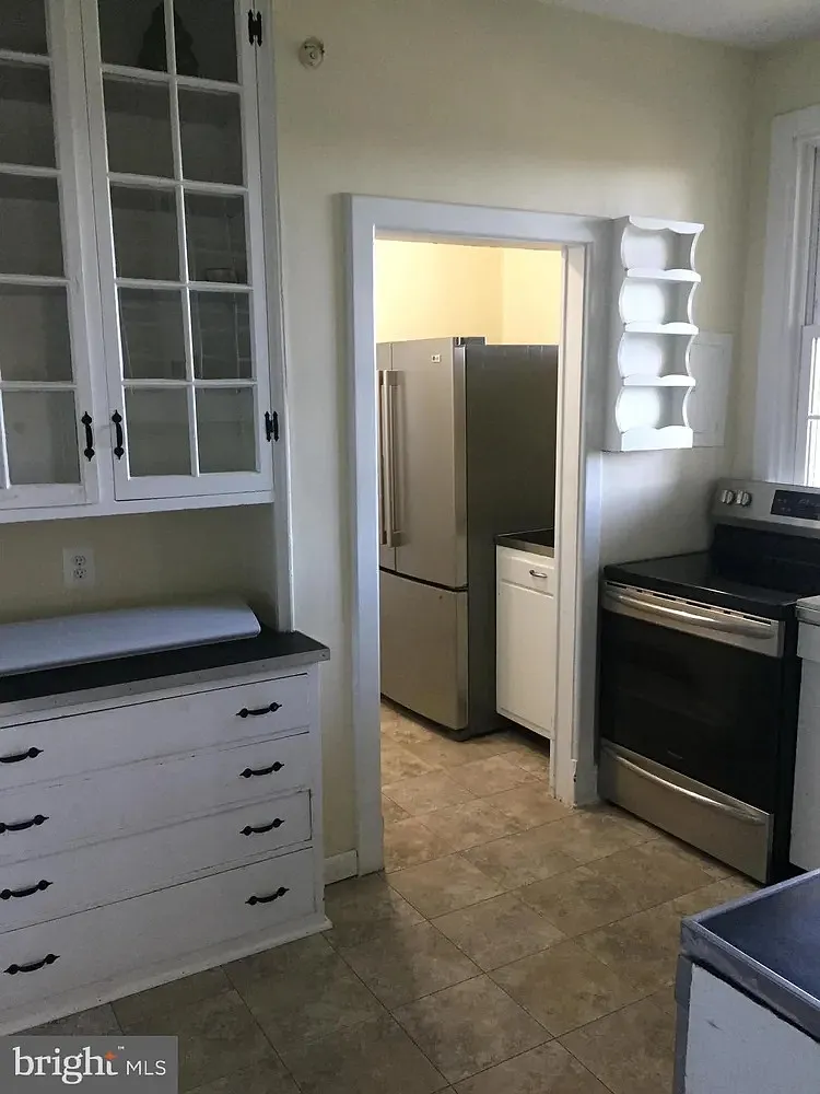 6 bed, 4.5 bath, 1736 sqft, $4,500 — Photo 4