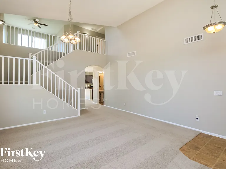 1422 E Penny Ln — Photo 4