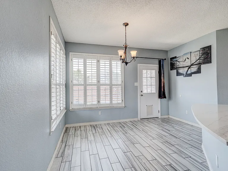 1726 Northampton Dr — Photo 8