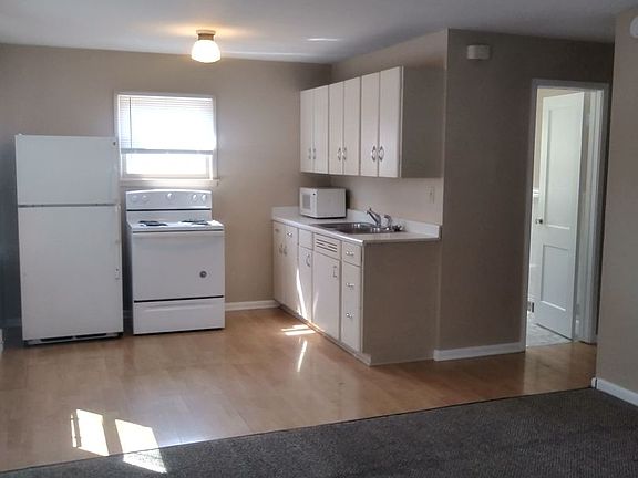 3rd image of 511 E Saint Patrick St #18