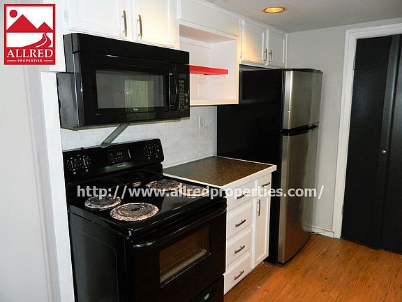 3rd image of 621 N Leverett Ave APT 7