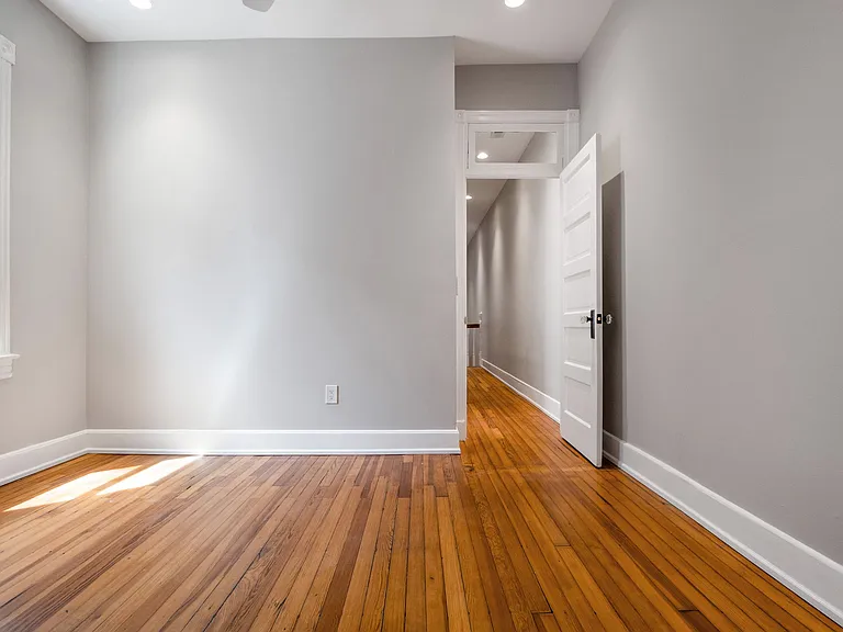 8 R St NW #2 — Photo 4