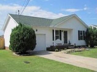 1819 Harbor Dr, Oak Grove, KY 42262