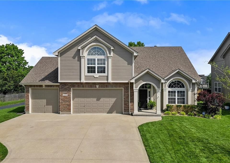 1st image of 2209 NE Wyndham Dr