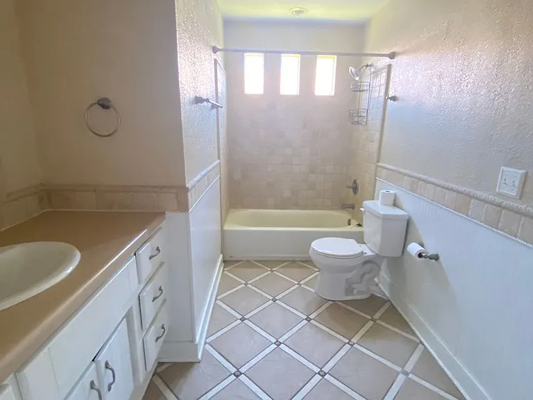 599 Richard Lee St — Photo 2