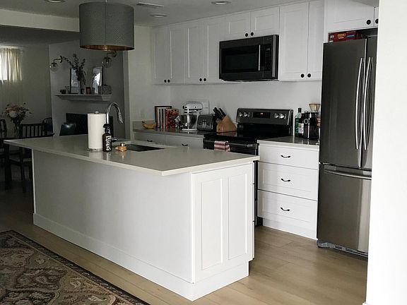 4th image of 4845 S Holly St #B