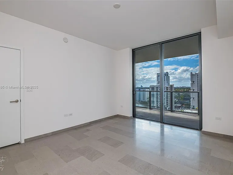 88 SW 7th St #1004 — Photo 21