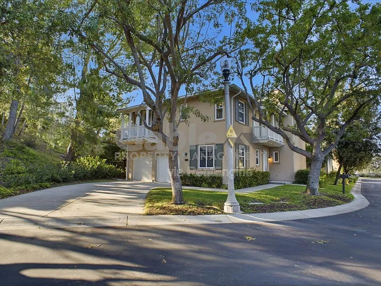 26925 Carmelita Dr — Photo 2