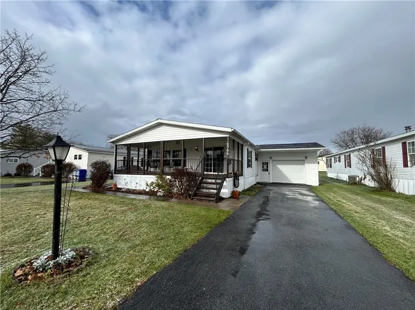 6366 Murphy Dr, Victor, NY 14564
