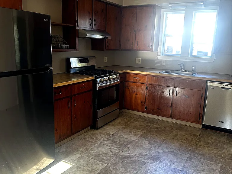 281 Main St #1 — Photo 9