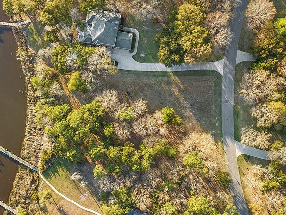 5th image of 217 Wild Oak Drive
