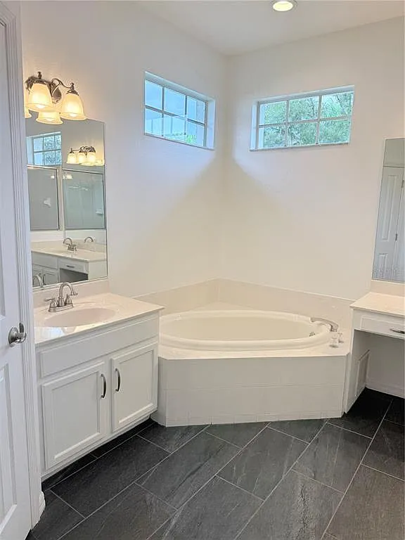 3 bed, 2.0 bath, 1693 sqft, $2,900 — Photo 4