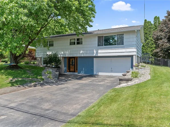 106 Thornton Cir N, Camillus, NY 13031