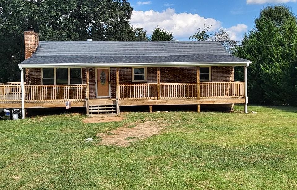 1st image of 330 Jefferson Manor Dr