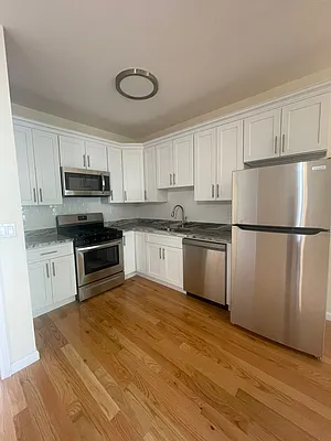 Rented by New York Realty Minimax Inc | media 3