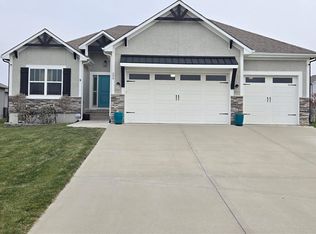 309 SW Chelmsford Dr, Blue Springs, MO 64014