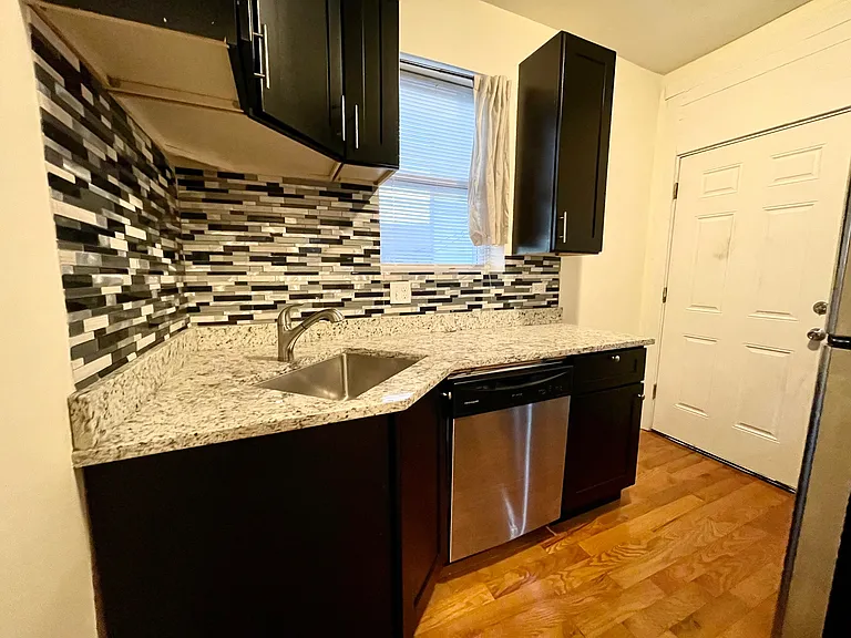 2348 N Harding Ave #3 — Photo 2