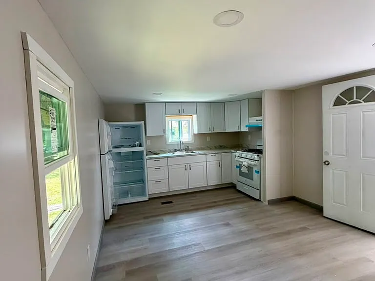 9 Emerald Ln — Photo 1