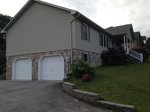3rd image of 711 Clydesdale Ave