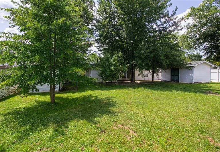 411 Sussex Dr — Photo 25