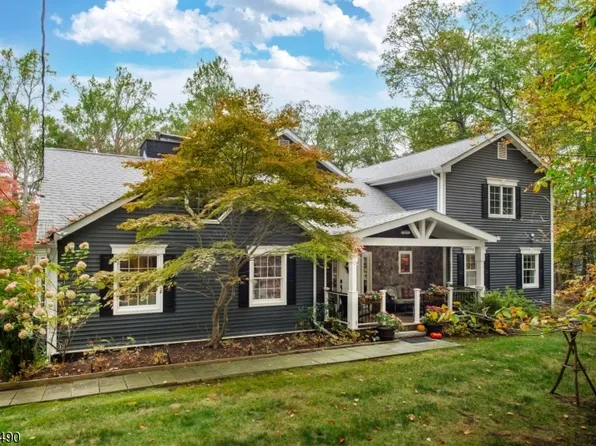 2 Briarcliff Ter, Kinnelon Boro, NJ 07405