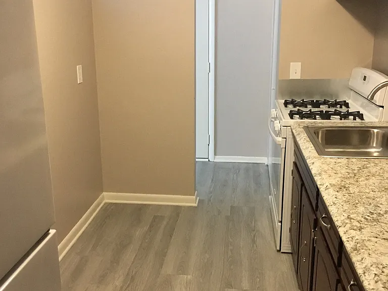 Stoney Creek Apartments — Photo 58