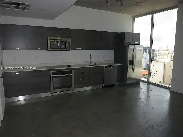 151 SE 1st St #1902 — Photo 3