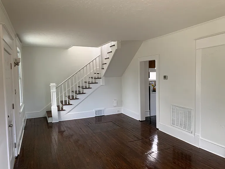 210 Craig Ave — Photo 2