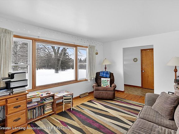 3rd image of 3187 S Canfield Rd